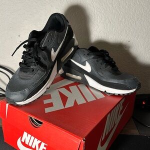 Pre-owned in very good condition.